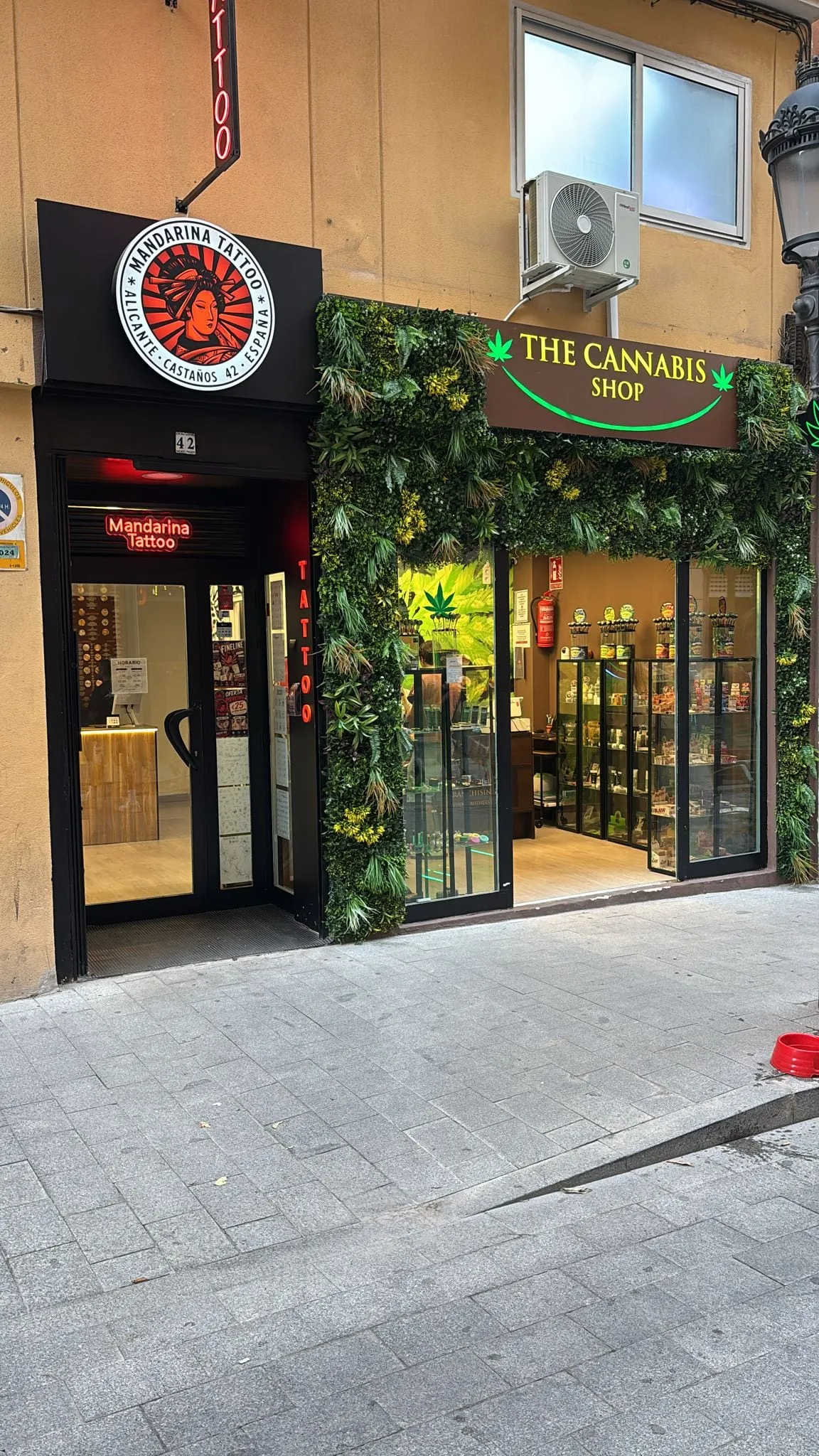 La entrada en Calle Castaños 42