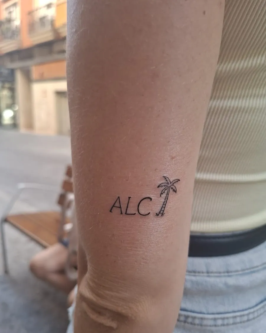 «ALC» y palmera