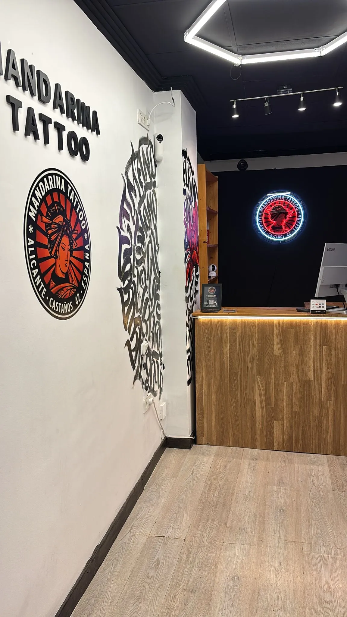 Recepción con el logo